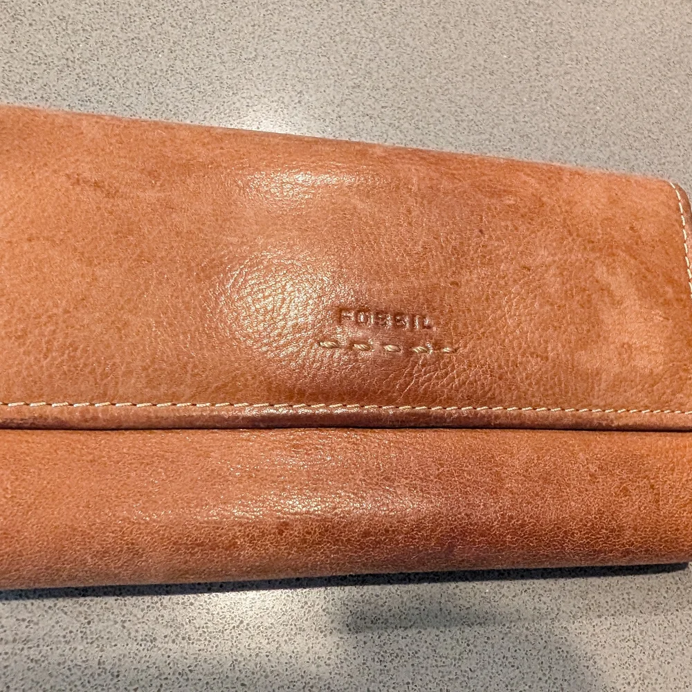 Fossil Leather Wallet in Tan Brown